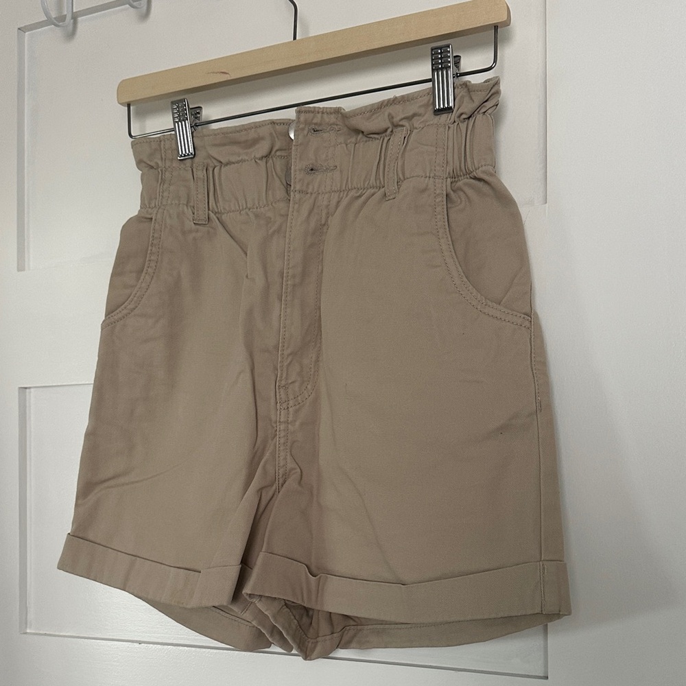 H&M High-Waisted Beige Shorts